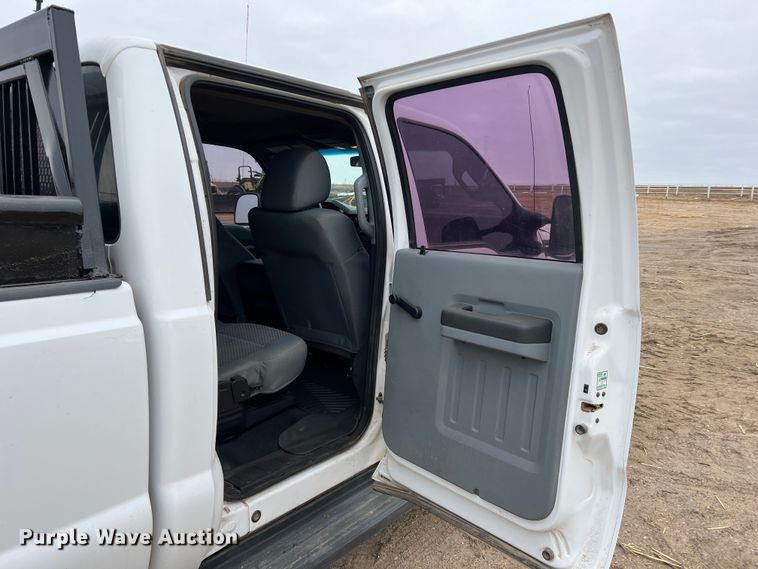 image for item DM2539 2016 Ford F350 Super Duty  Crew Cab pickup truck