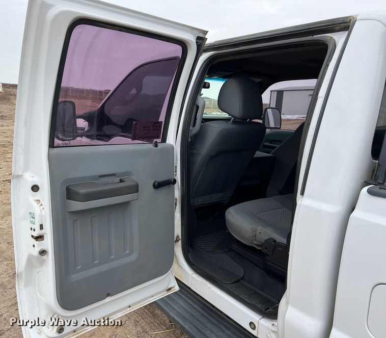 image for item DM2539 2016 Ford F350 Super Duty  Crew Cab pickup truck