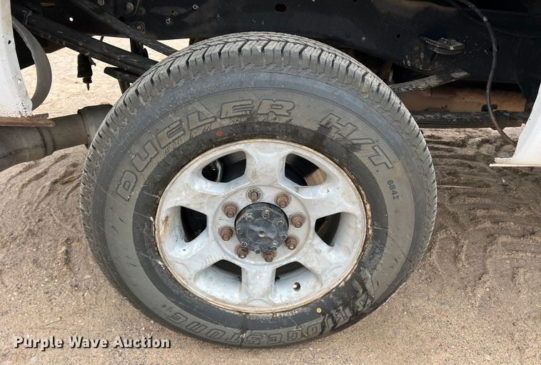 image for item DM2539 2016 Ford F350 Super Duty  Crew Cab pickup truck