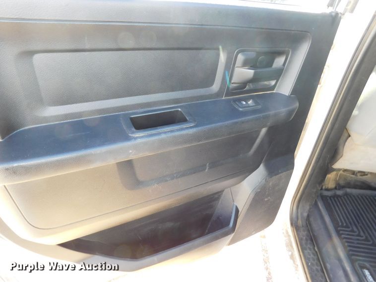 image for item DM2549 2013 Dodge Ram 5500  Crew Cab flatbed truck