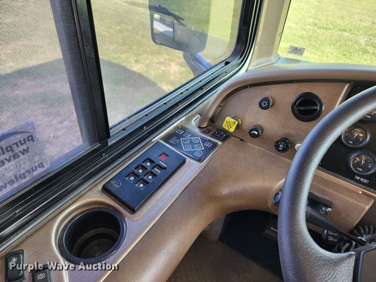 image for item DM4848 2004 Fleetwood  RV