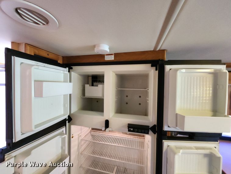 image for item DM4848 2004 Fleetwood  RV