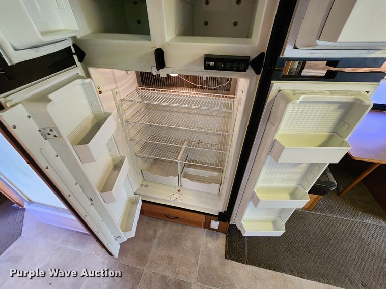 image for item DM4848 2004 Fleetwood  RV