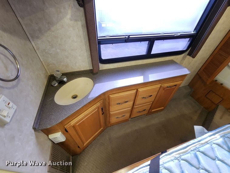 image for item DM4848 2004 Fleetwood  RV