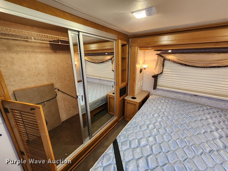 image for item DM4848 2004 Fleetwood  RV