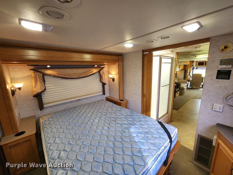 image for item DM4848 2004 Fleetwood  RV