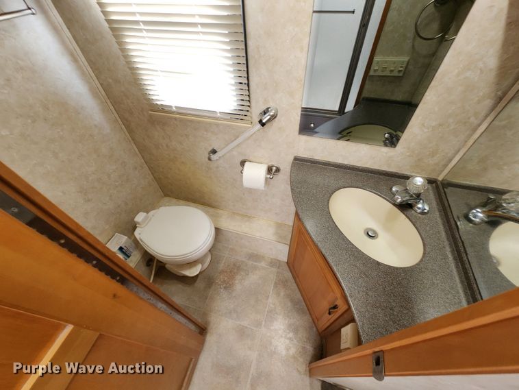 image for item DM4848 2004 Fleetwood  RV