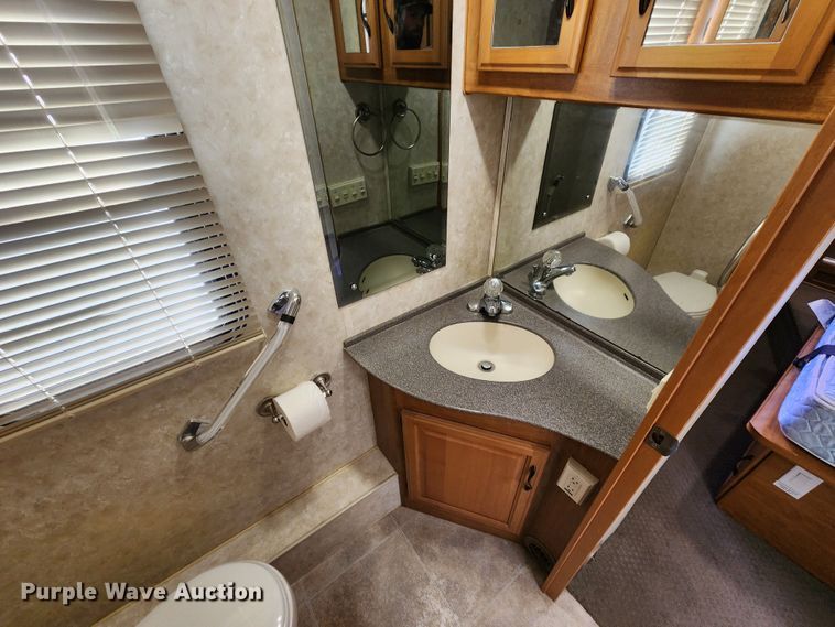 image for item DM4848 2004 Fleetwood  RV