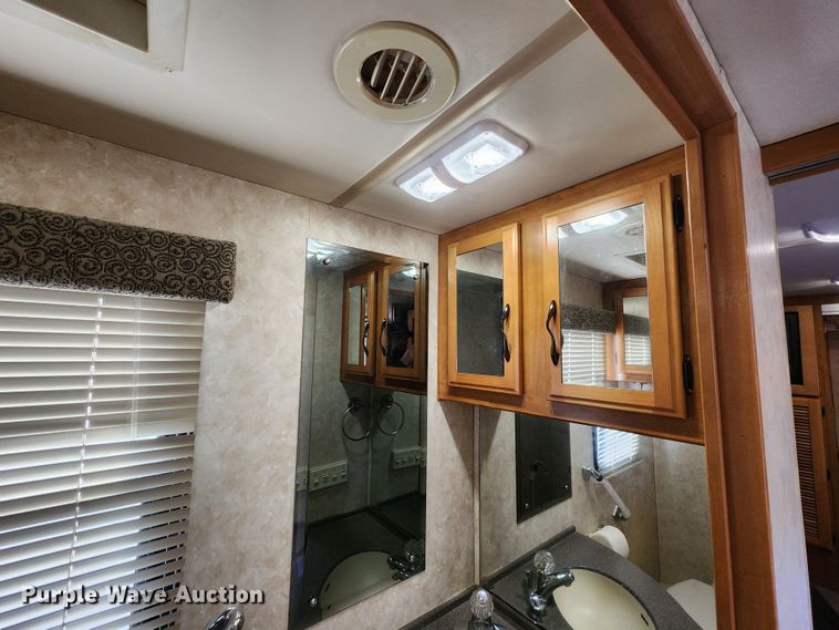 image for item DM4848 2004 Fleetwood  RV