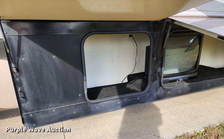 image for item DM4848 2004 Fleetwood  RV