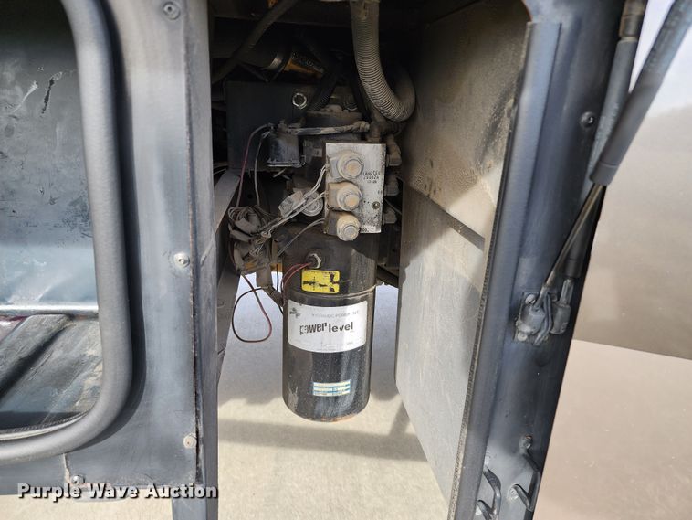 image for item DM4848 2004 Fleetwood  RV