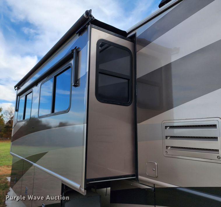 image for item DM4848 2004 Fleetwood  RV