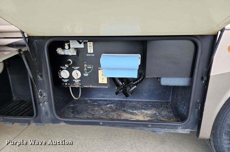 image for item DM4848 2004 Fleetwood  RV