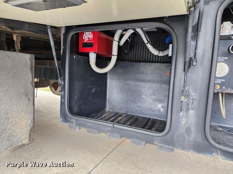 image for item DM4848 2004 Fleetwood  RV