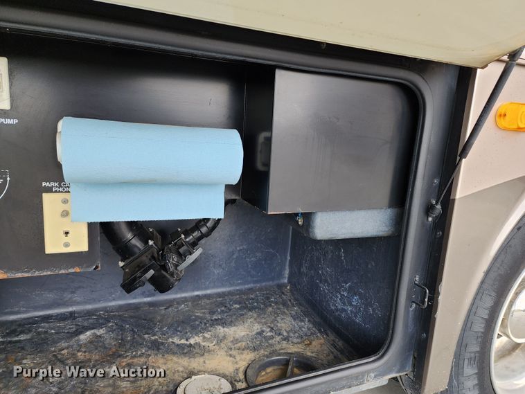 image for item DM4848 2004 Fleetwood  RV