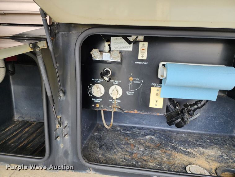 image for item DM4848 2004 Fleetwood  RV