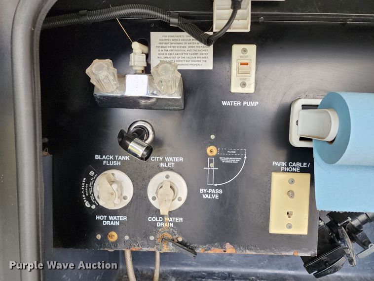 image for item DM4848 2004 Fleetwood  RV