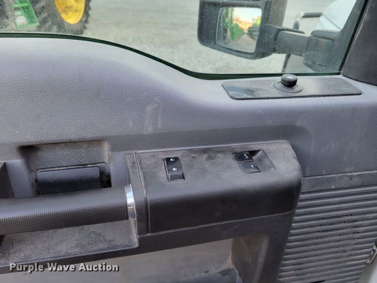 image for item DM8159 2012 Ford F550 Super Duty XL  utility / service truck