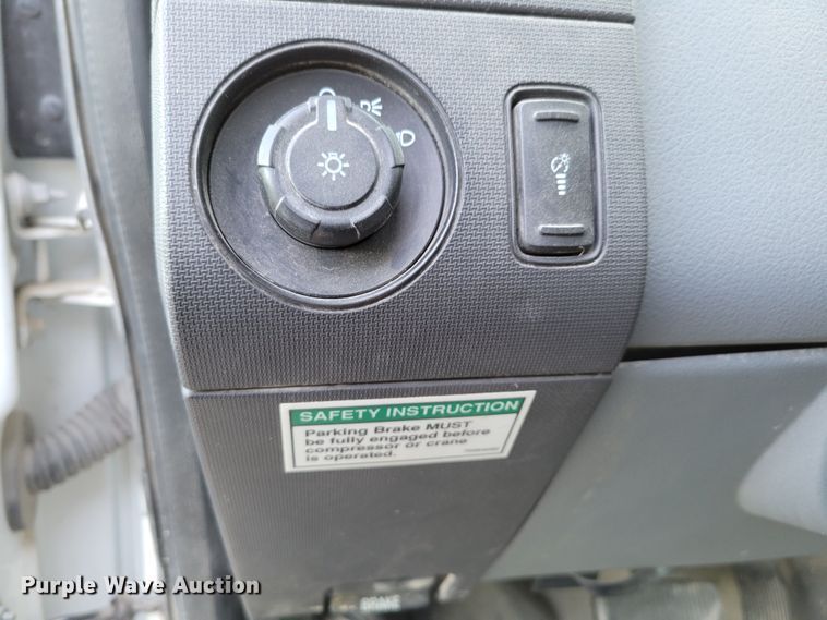 image for item DM8159 2012 Ford F550 Super Duty XL  utility / service truck