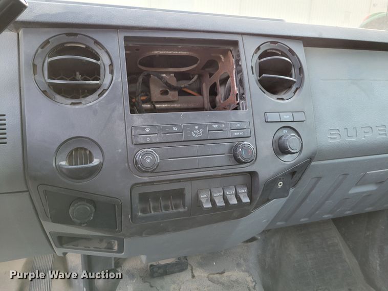 image for item DM8159 2012 Ford F550 Super Duty XL  utility / service truck