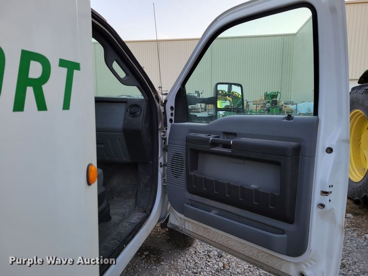 image for item DM8159 2012 Ford F550 Super Duty XL  utility / service truck