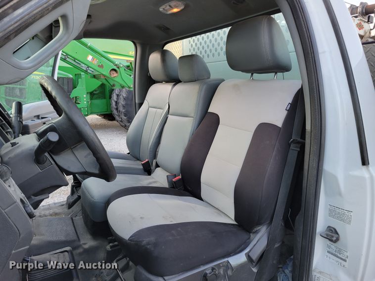 image for item DM8159 2012 Ford F550 Super Duty XL  utility / service truck