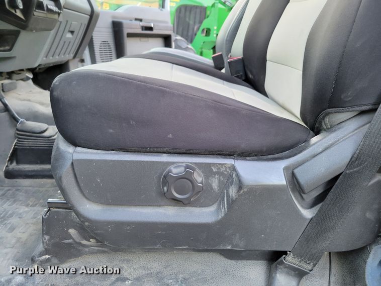 image for item DM8159 2012 Ford F550 Super Duty XL  utility / service truck