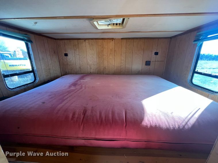 image for item DO2169 1992 Trailers Ltd 1T9GS4532  toy hauler camper