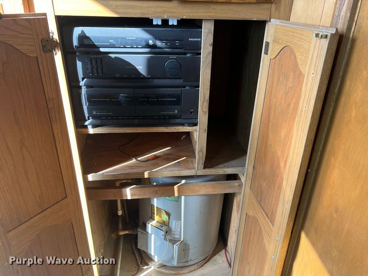 image for item DO2169 1992 Trailers Ltd 1T9GS4532  toy hauler camper