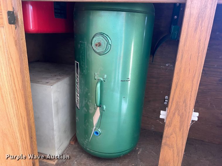 image for item DO2169 1992 Trailers Ltd 1T9GS4532  toy hauler camper