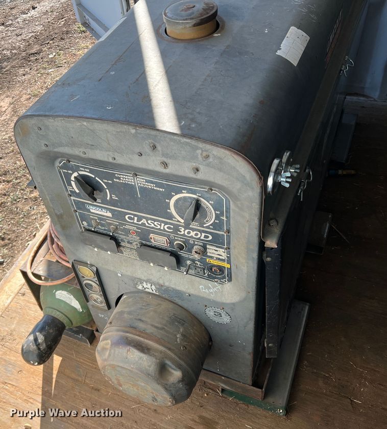 Lincoln Classic 300D welder in Floydada, TX Item DO8877 sold Purple