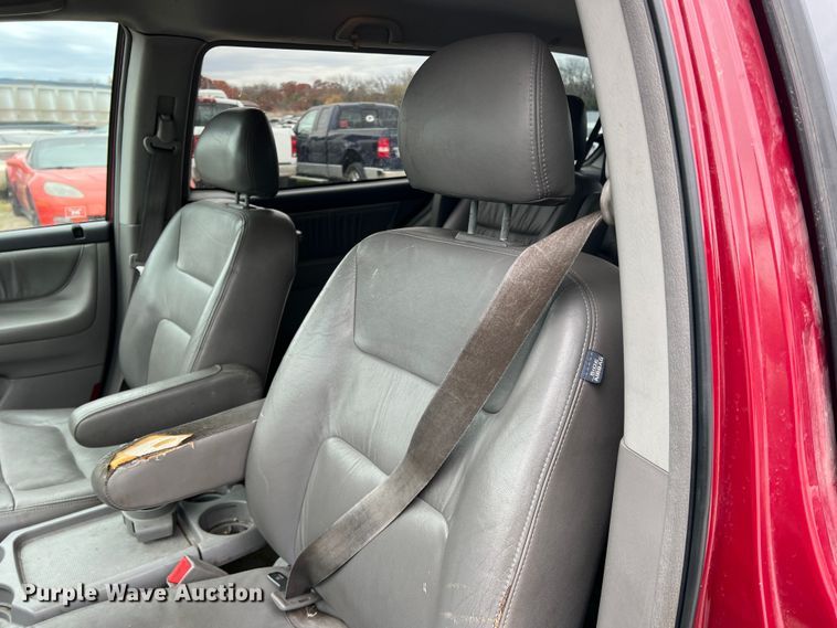 image for item DO8945 2002 Honda Odyssey  van