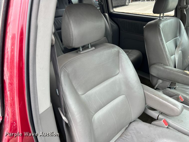 image for item DO8945 2002 Honda Odyssey  van