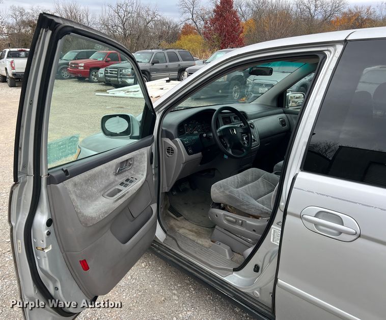 image for item DO8946 2004 Honda Odyssey  van