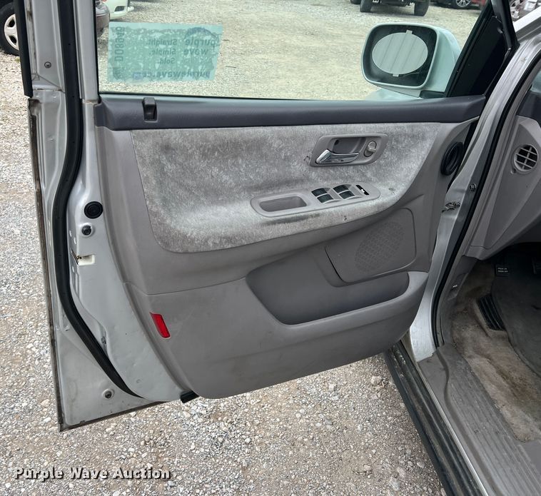 image for item DO8946 2004 Honda Odyssey  van