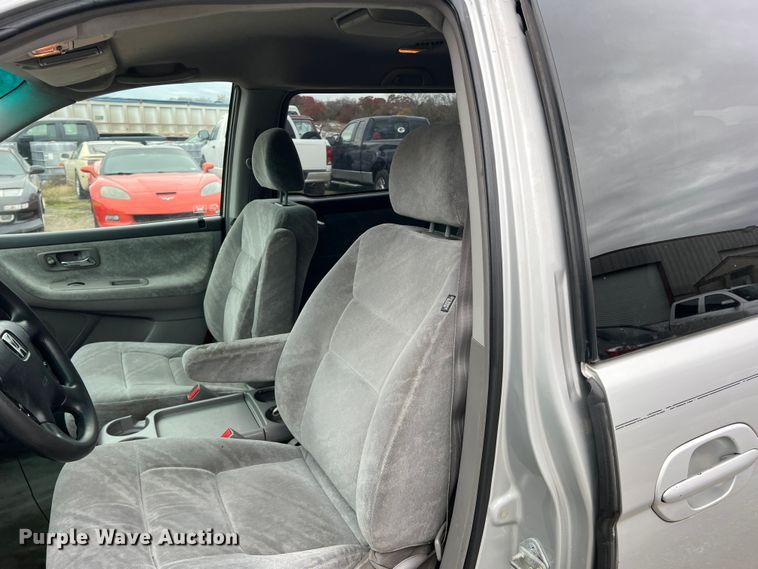 image for item DO8946 2004 Honda Odyssey  van