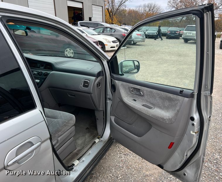 image for item DO8946 2004 Honda Odyssey  van