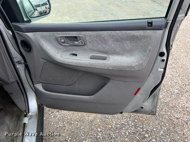 image for item DO8946 2004 Honda Odyssey  van