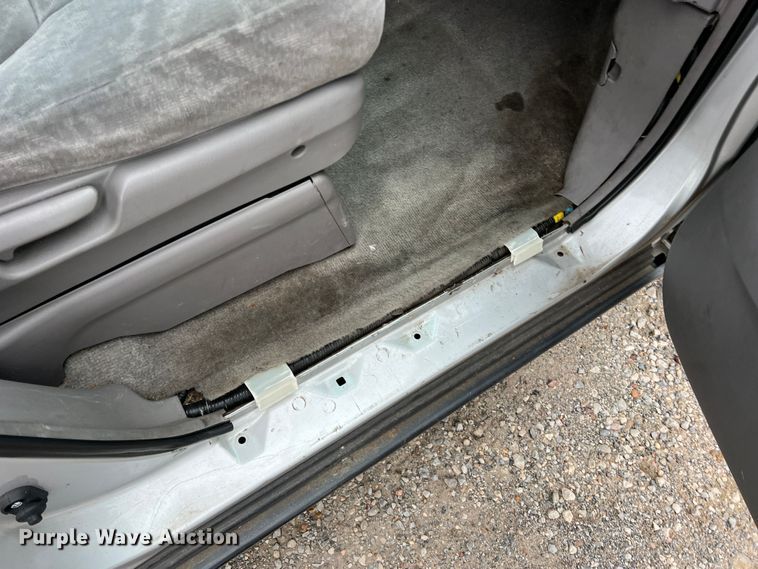 image for item DO8946 2004 Honda Odyssey  van