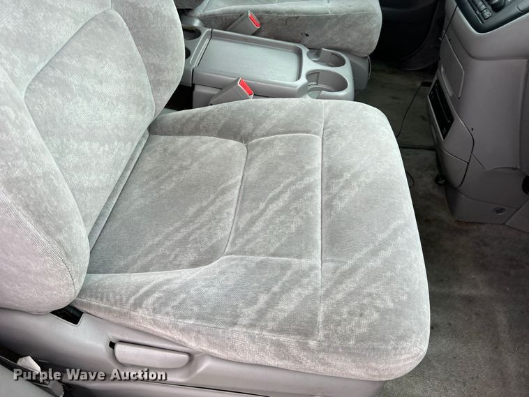 image for item DO8946 2004 Honda Odyssey  van