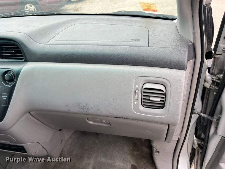 image for item DO8946 2004 Honda Odyssey  van