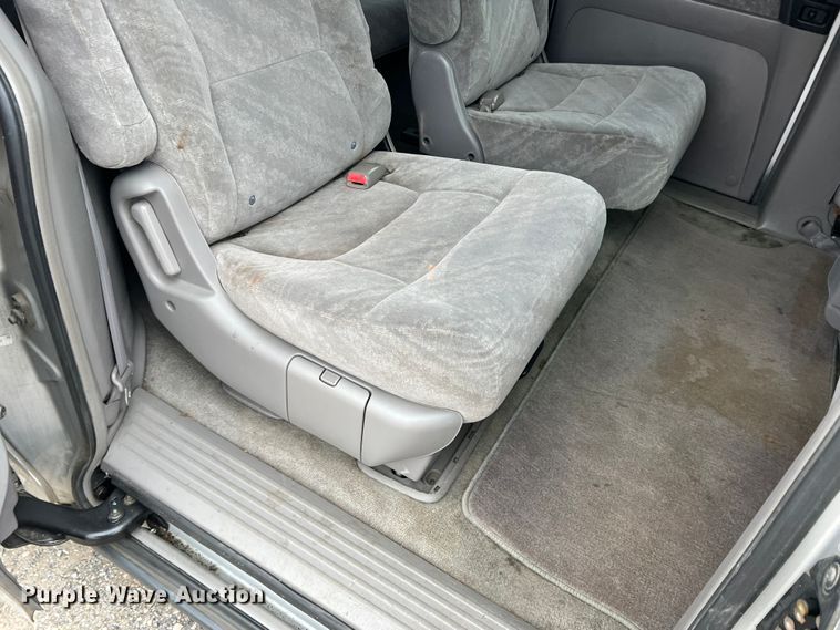 image for item DO8946 2004 Honda Odyssey  van