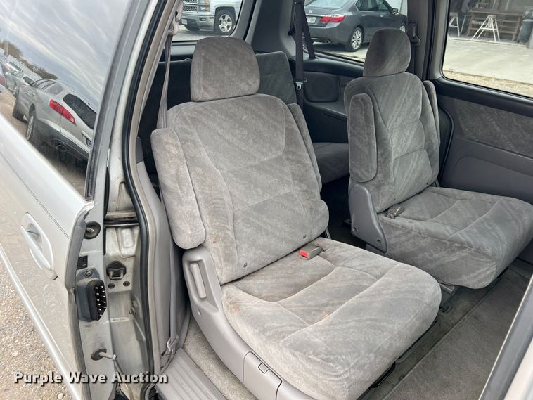 image for item DO8946 2004 Honda Odyssey  van