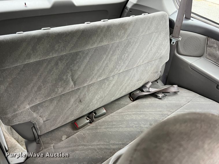 image for item DO8946 2004 Honda Odyssey  van