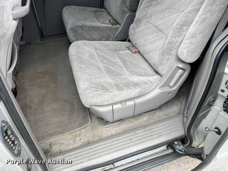 image for item DO8946 2004 Honda Odyssey  van
