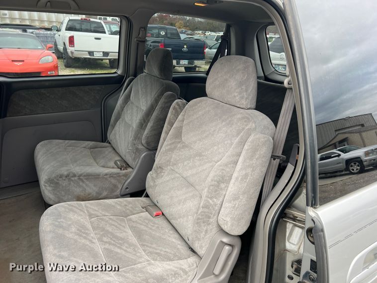 image for item DO8946 2004 Honda Odyssey  van