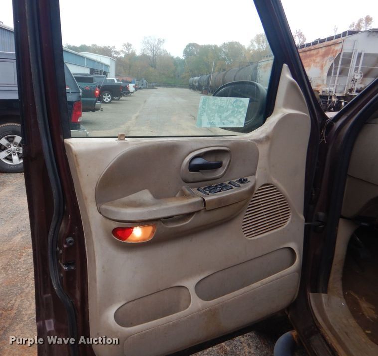 image for item DP8593 2001 Ford F150  SuperCrew pickup truck