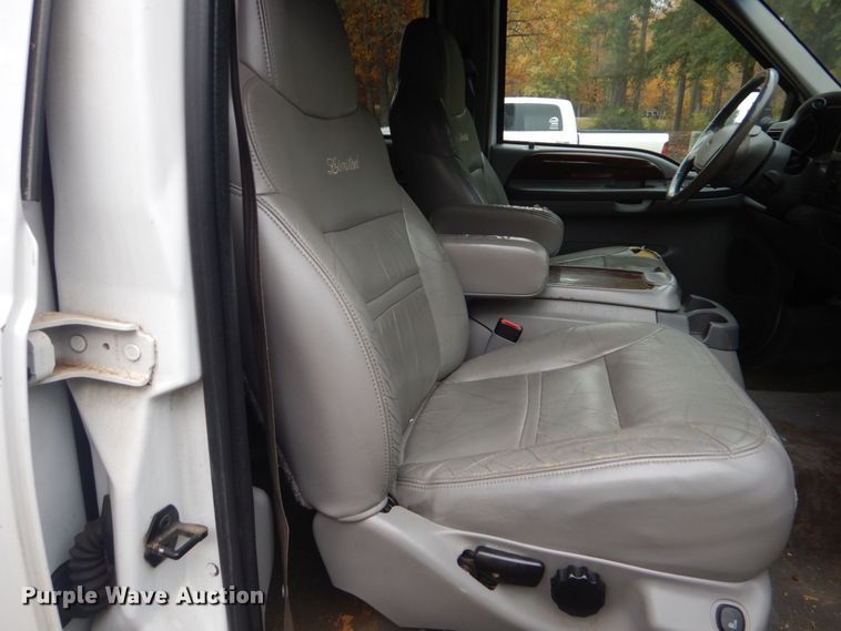 image for item DP8595 2000 Ford Excursion Limited  SUV