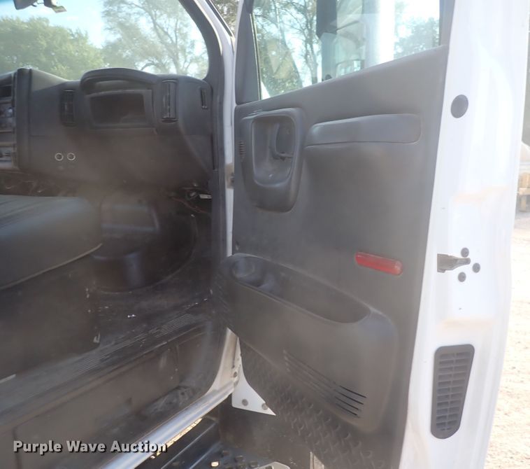 image for item DQ2994 2008 Chevrolet C5500  utility / service truck