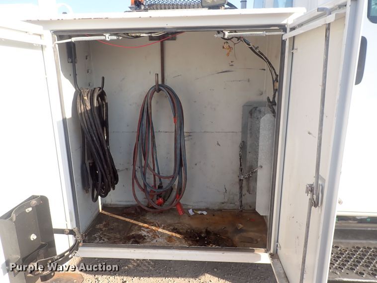 image for item DQ2994 2008 Chevrolet C5500  utility / service truck